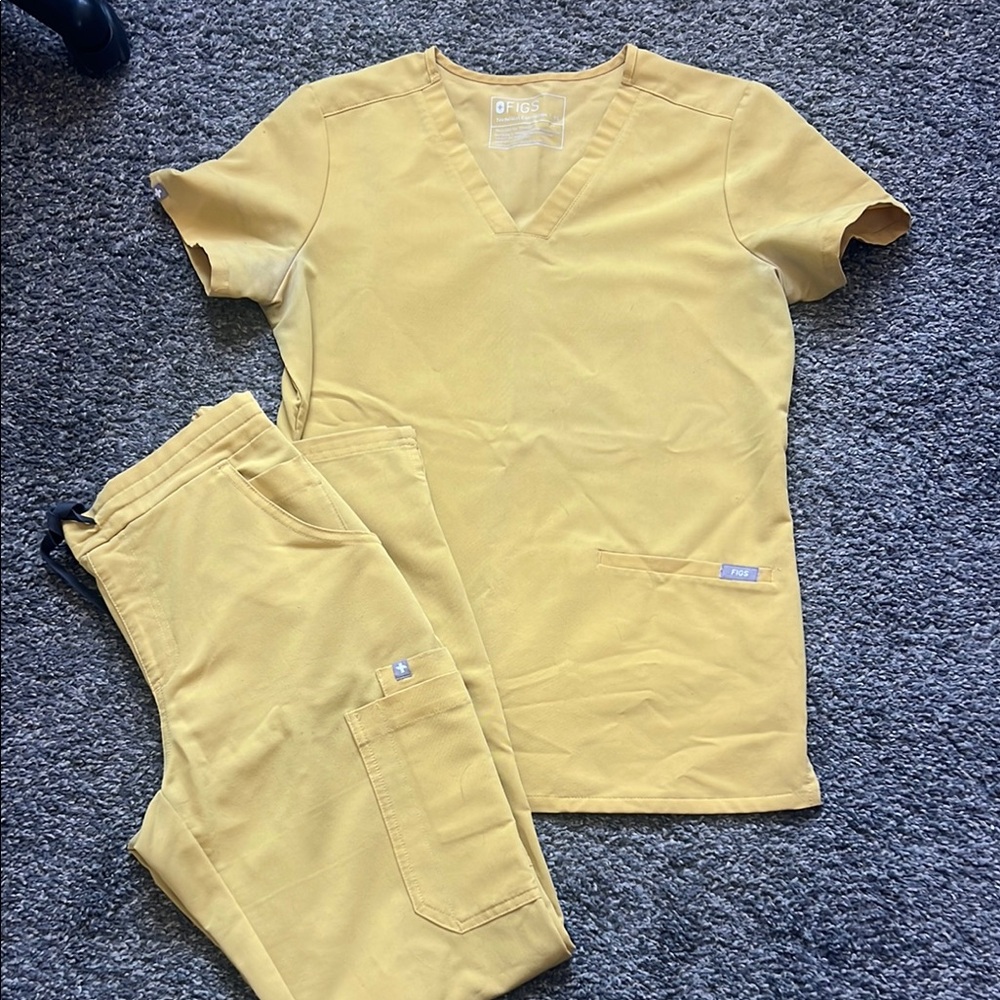 FIGS Yellow Scrub Set LIMITED EDITION